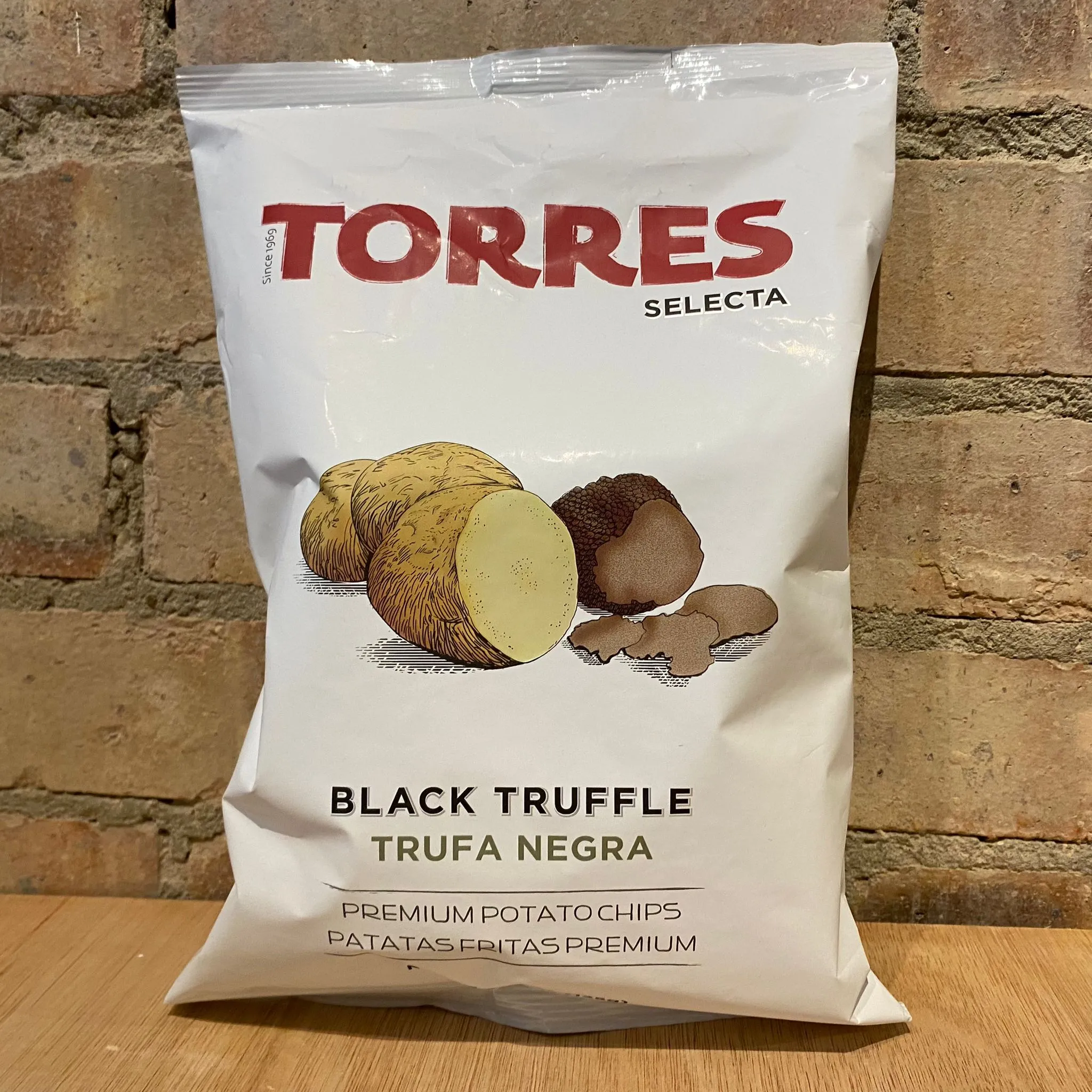 LARGE Torres Black Truffle Potato Crisps 125g